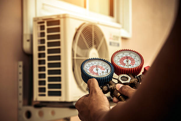 Professional Hvac technician working in Centerville, IN